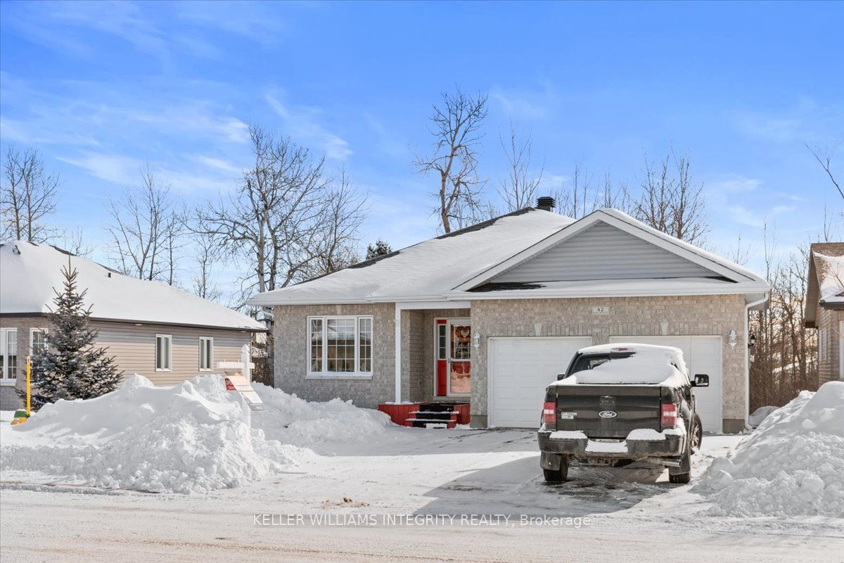 Detached House for sale at 42 Code Crescent, Smiths Falls, 901 - Smiths Falls, K7A 0A9 - MLS: X11822113