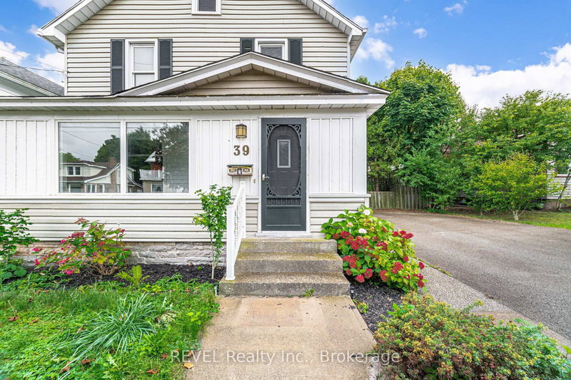 39 Phipps St, Fort Erie, L2A 2V3 | Image 2