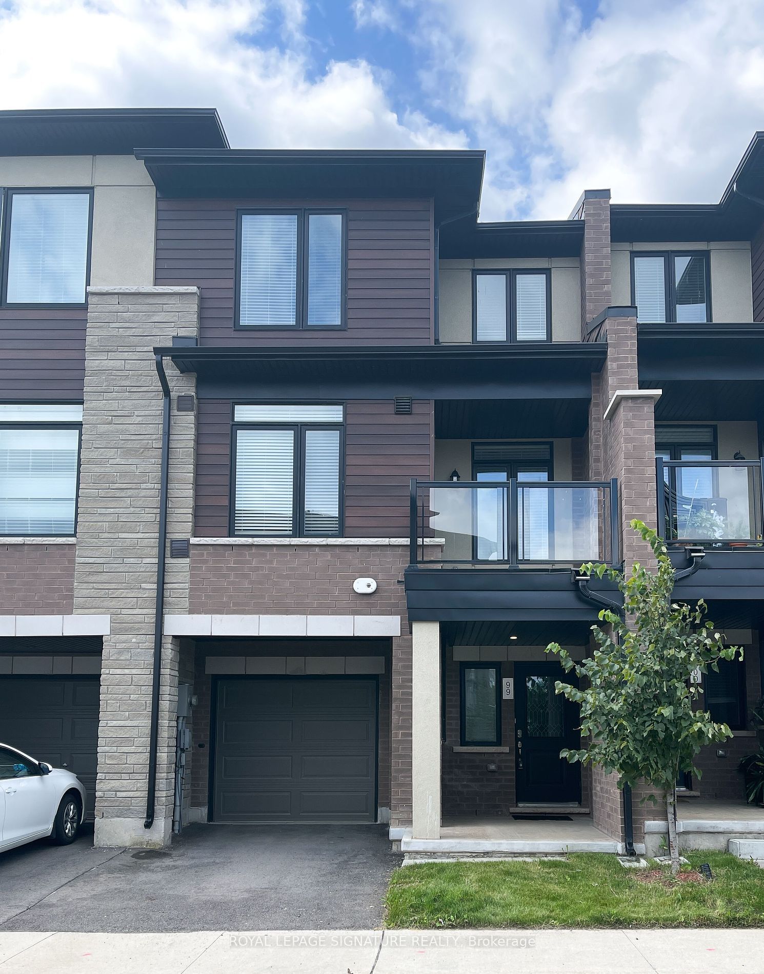 Townhouse for lease at 99-590 North Service Road, Hamilton, Lakeshore, L8E 0K5 - MLS: X11823619