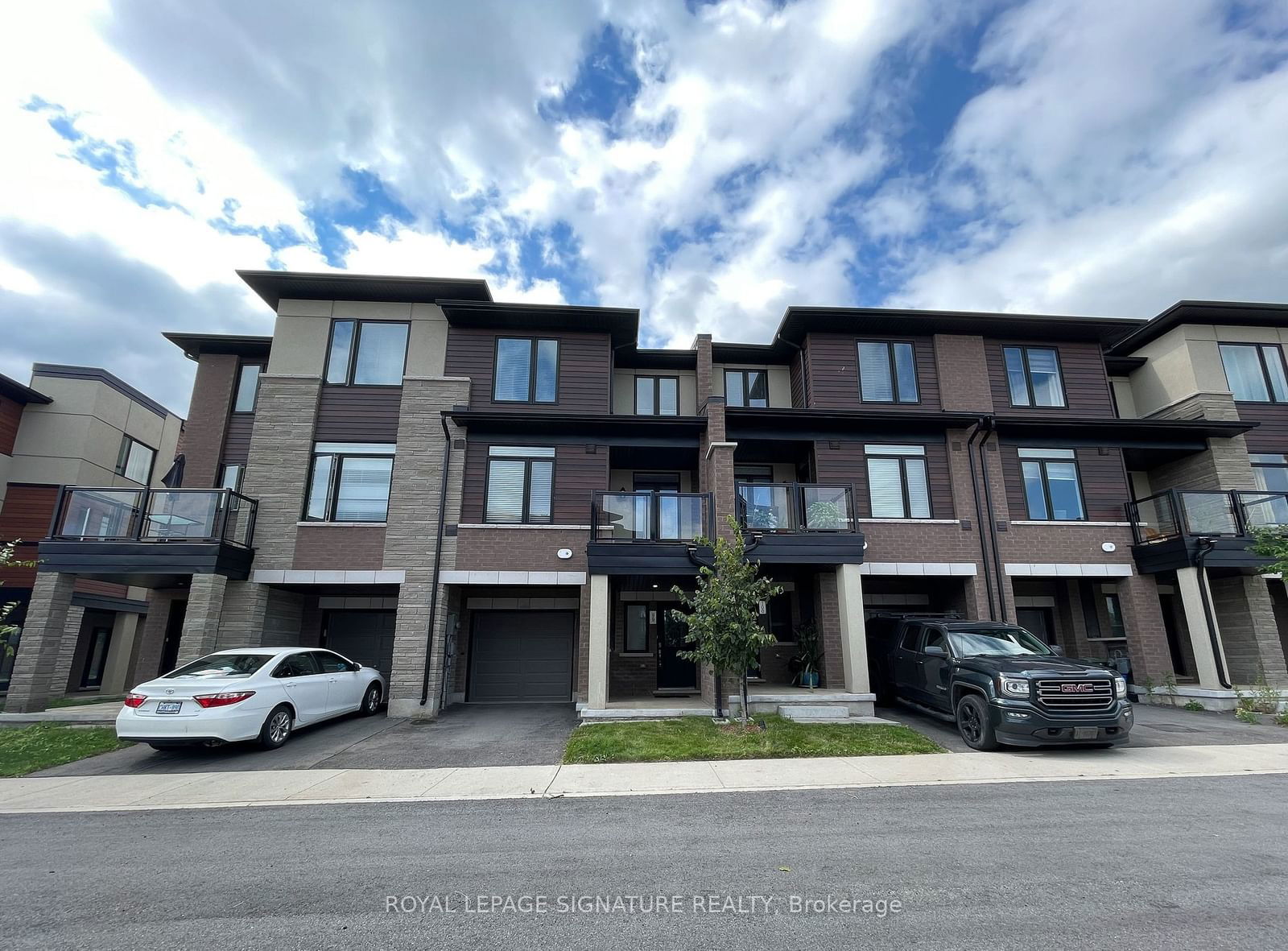 Townhouse for lease at 99-590 North Service Road, Hamilton, Lakeshore, L8E 0K5 - MLS: X11823619