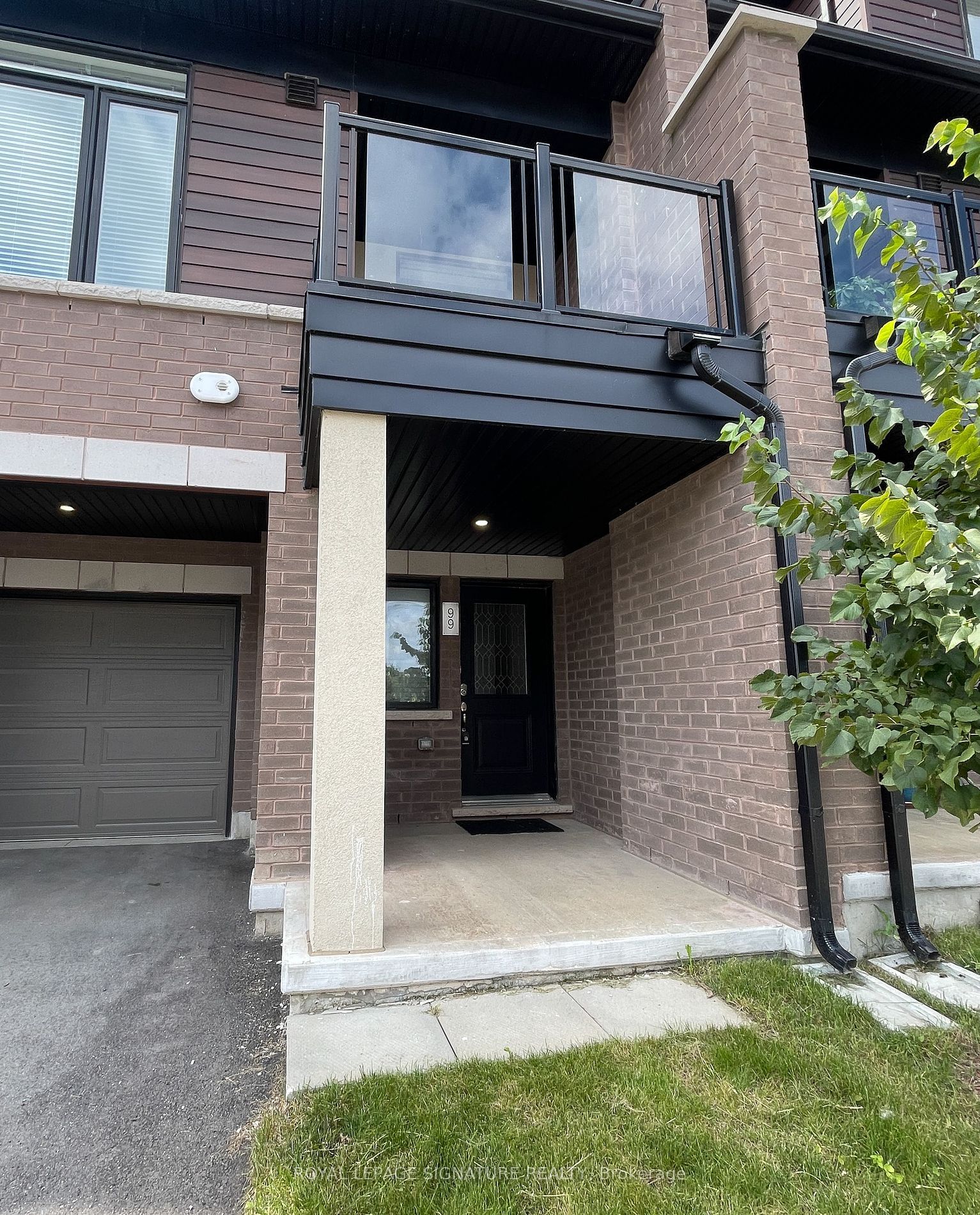 Townhouse for lease at 99-590 North Service Road, Hamilton, Lakeshore, L8E 0K5 - MLS: X11823619