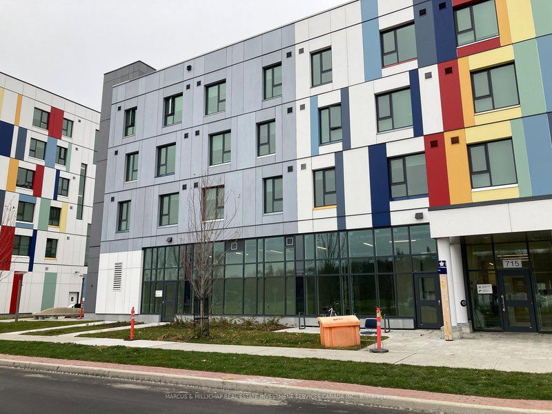 695 Mikinak Rd, Ottawa, K1K 5B7 | Image 3