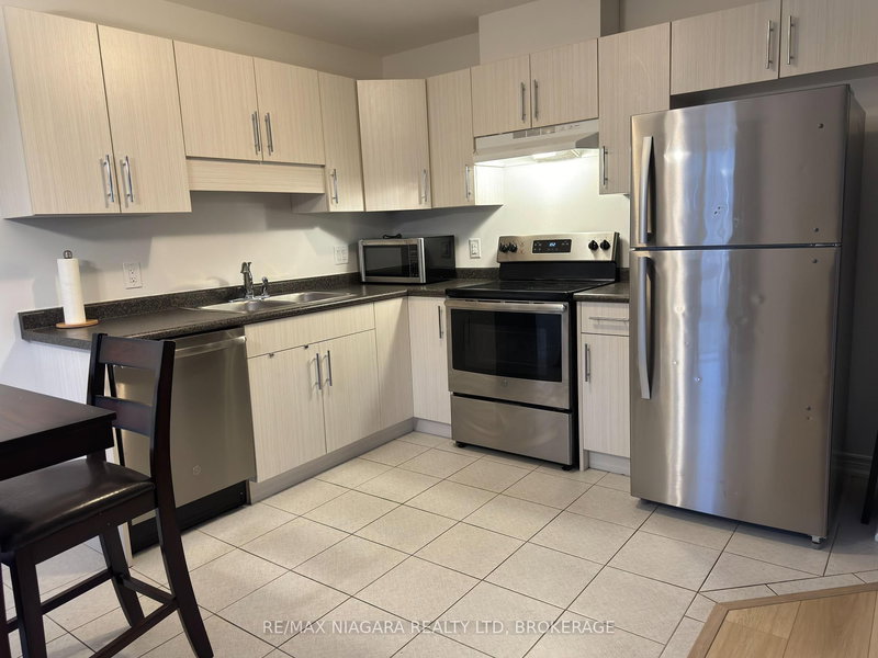 218 Heron St, Welland, L3C 0G7 | Image 2