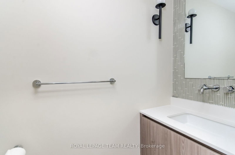 B - 13 FIFTH Ave, Ottawa, K1S 2M2 | Image 3