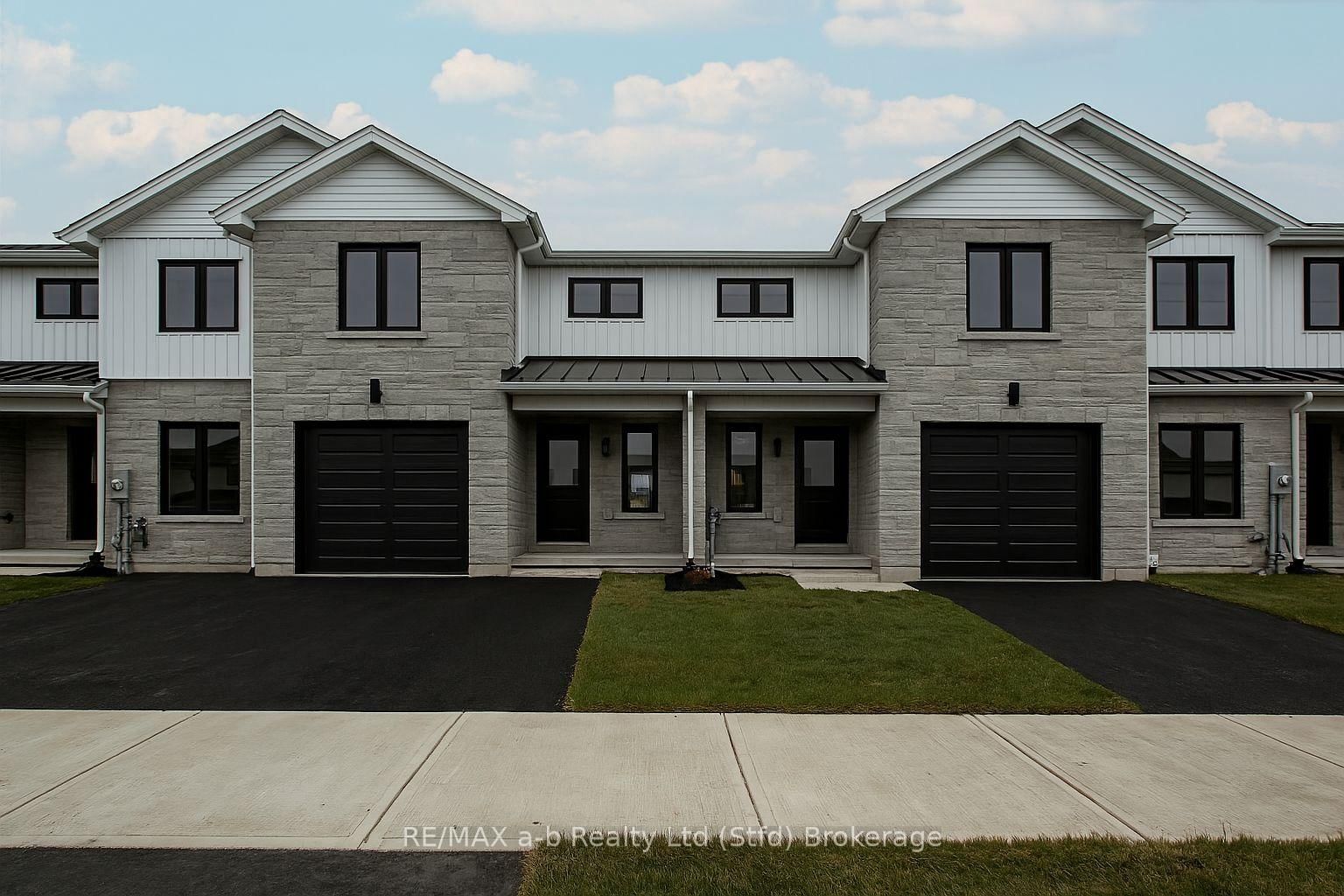 Semi-Detached House for sale at 16 LINDA Drive, Huron East, Seaforth, N0K 1W0 - MLS: X11880246