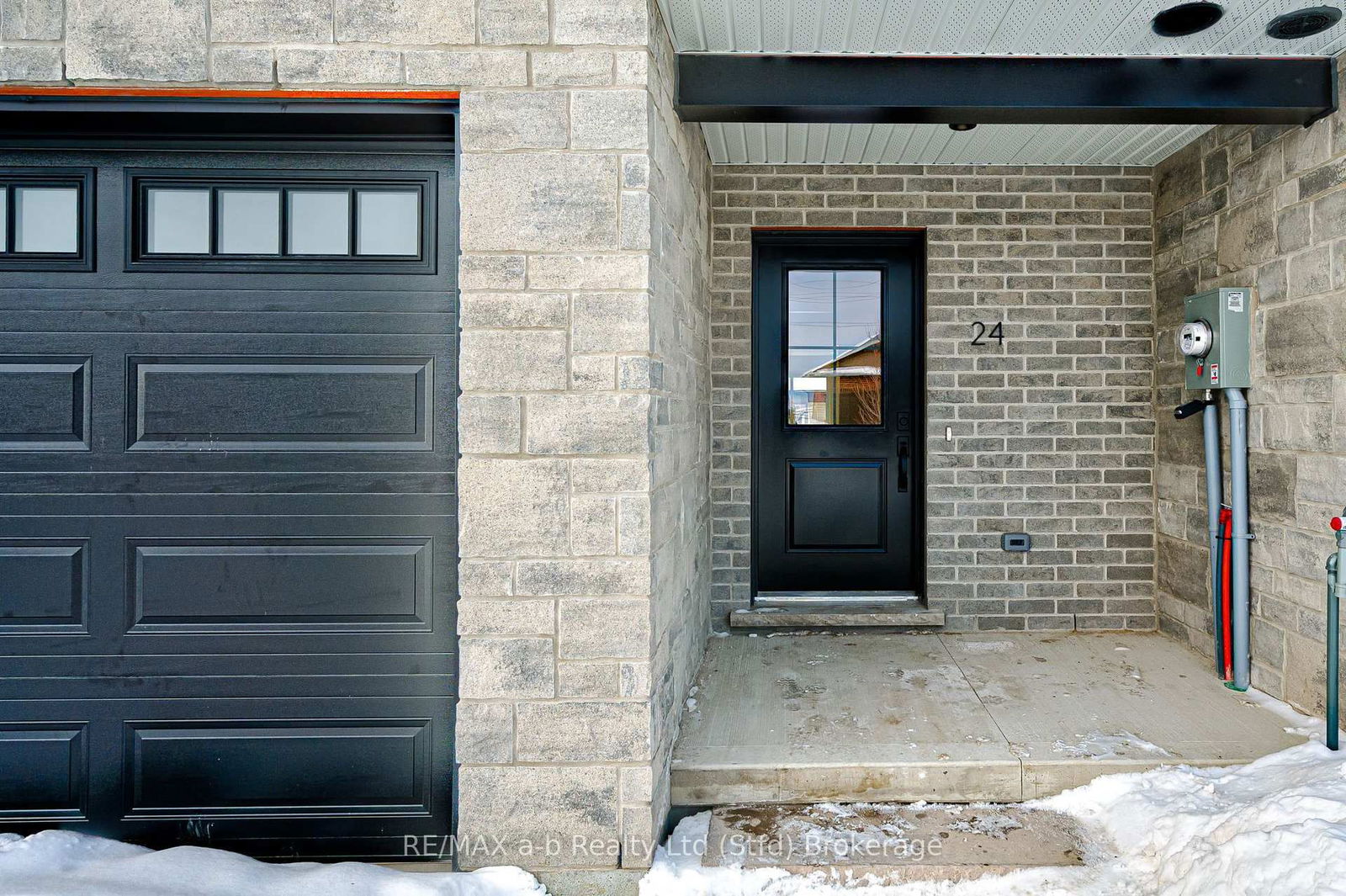Semi-Detached House sold at 24 LINDA Drive, Huron East, Seaforth, N0K 1W0 - MLS: X11880252