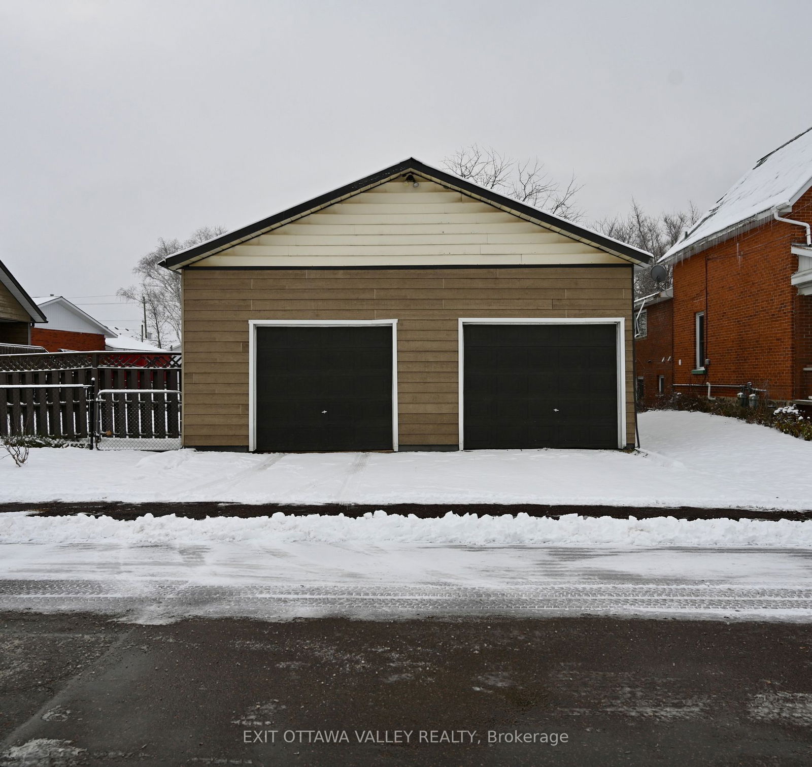 Detached House sold at 27 Meadow Street, Whitewater Region, 582 - Cobden, K0J 1K0 - MLS: X11880342