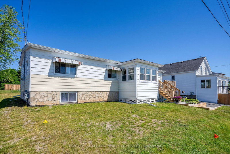 64 Alexander St, Port Hope, L1A 1B3 | Image 3