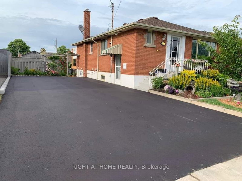 home for lease on Upper-821 Mohawk Road E
