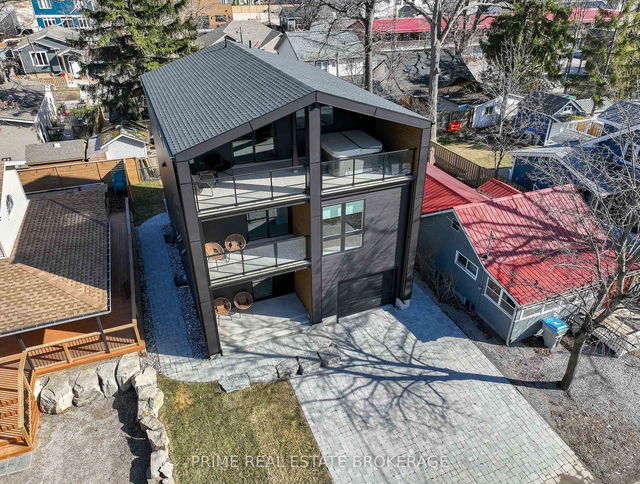 12 Warwick Avenue