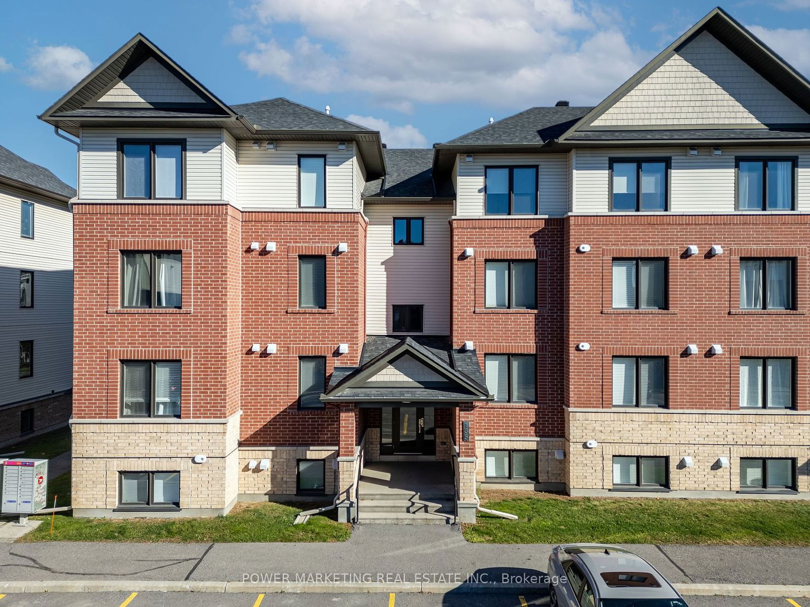 Condo sold at 2-135 BLUESTONE, Orleans - Cumberland and Area, 1117 - Avalon West, K4A 0X7 - MLS: X11881047