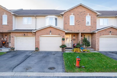 Townhouse sold at 38-800 PARAMOUNT Drive, Hamilton, Ontario, L8J 3V8 - Stoney Creek Mountain - MLS: X11881614