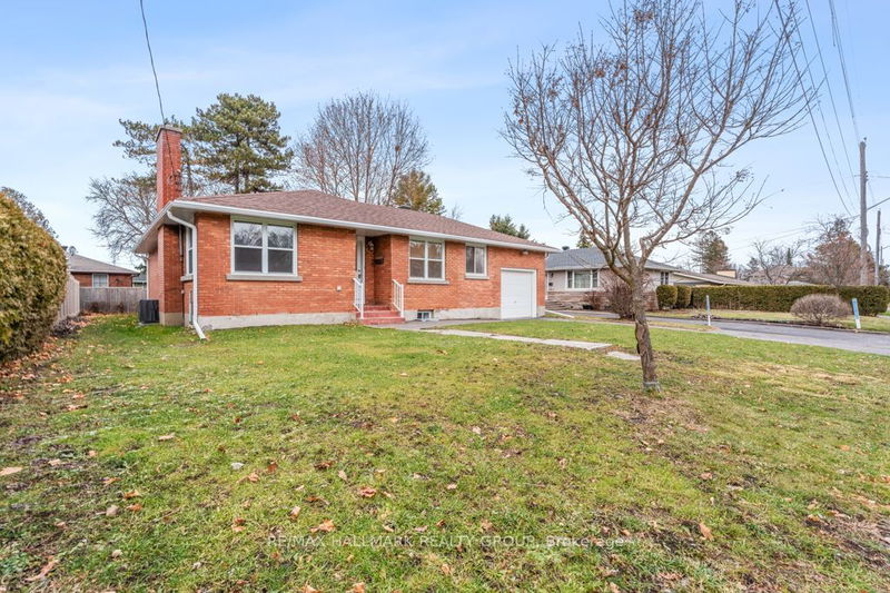 home for lease on 371 Billings Avenue W