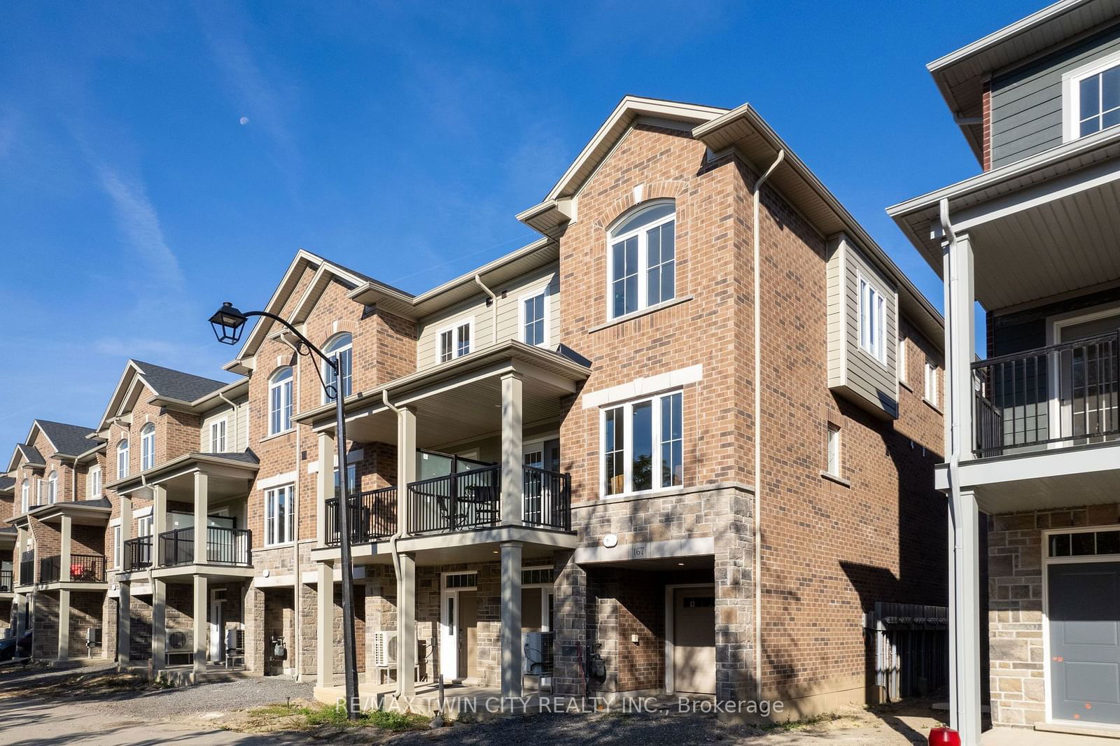 Townhouse sold at 167-677 Park Road, Brantford, N3R 0C2 - MLS: X11883101