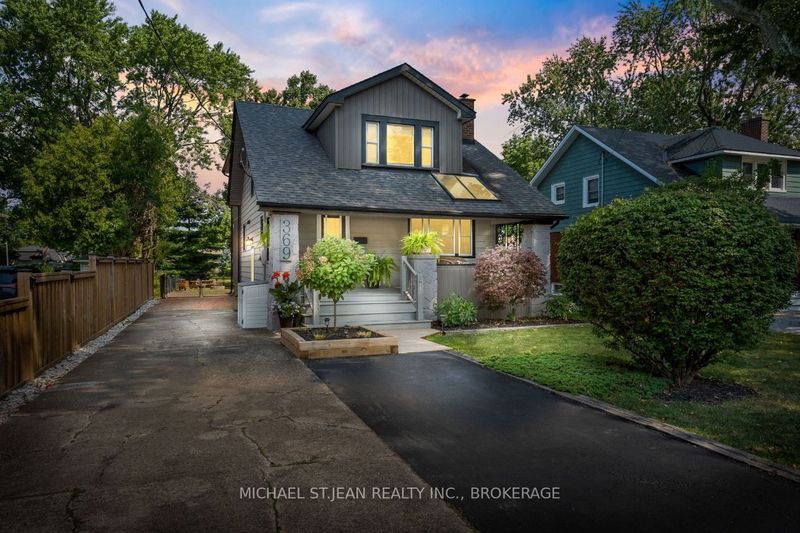 home for sale on 369 Queenston Street