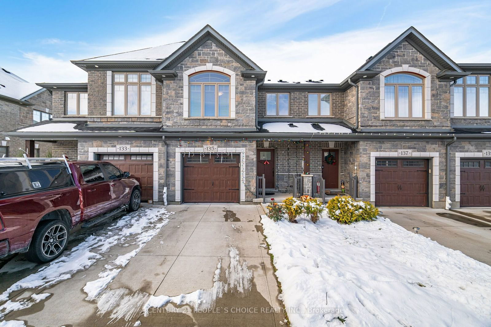 Townhouse sold at 135 Hollybrook Trail, Kitchener, N2R 0P1 - MLS: X11884093