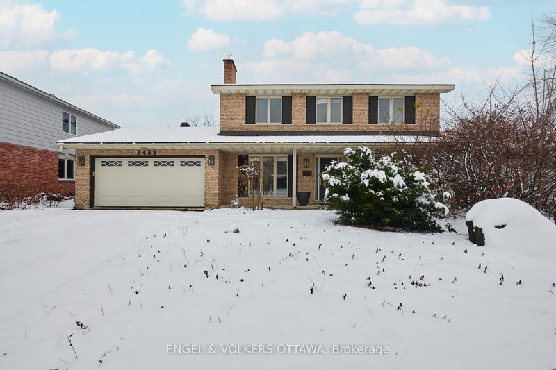 home for lease on 2432 Wyndale Crescent