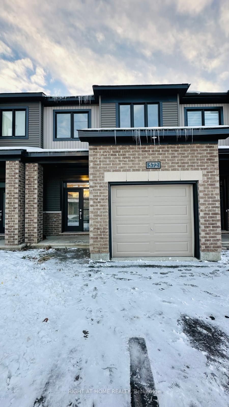 Townhouse leased at 572 Lilith Street, Barrhaven, 7704 - Barrhaven - Heritage Park, K2J 6Z5 - MLS: X11885319