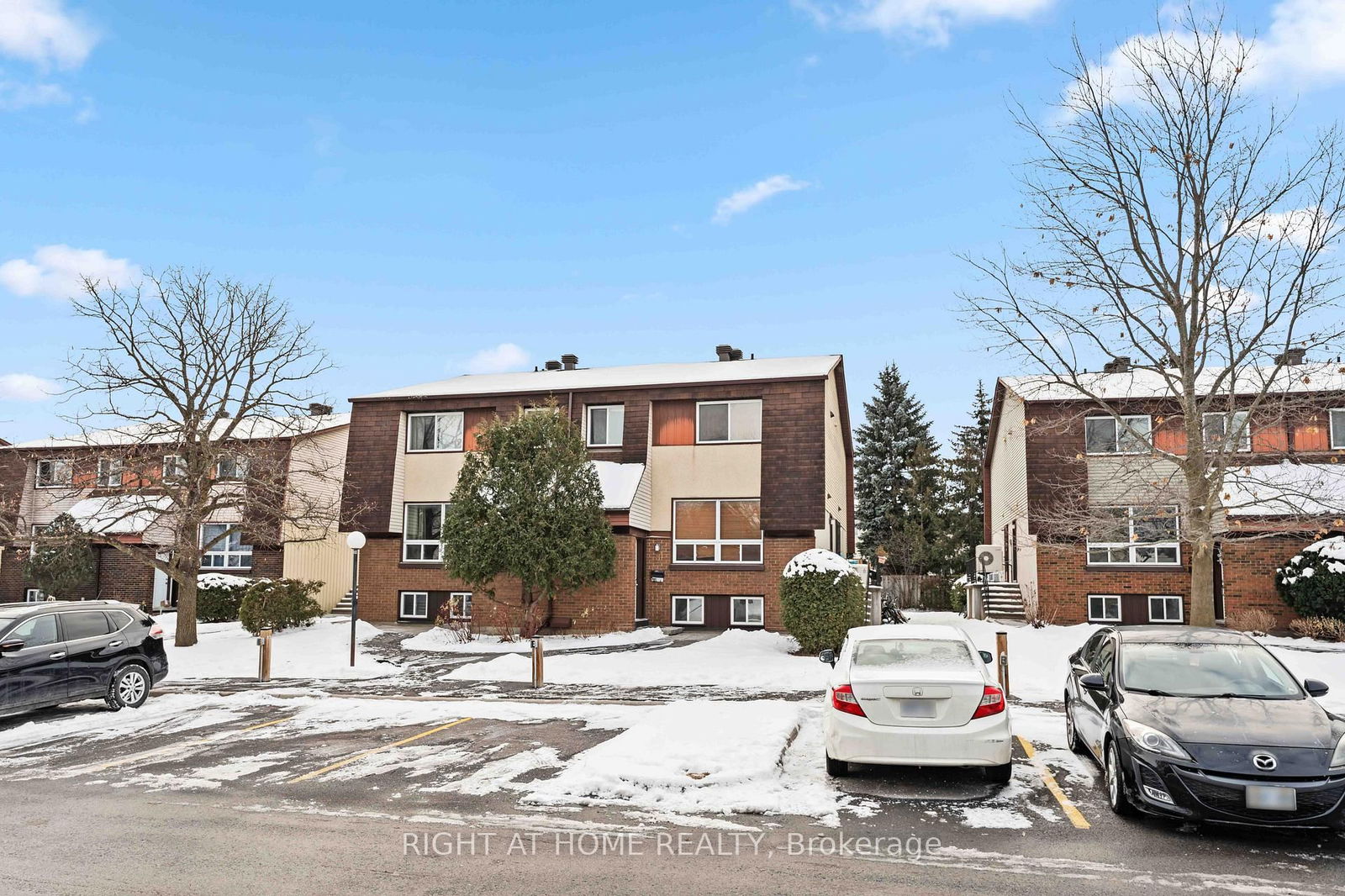 Townhouse leased at 81 pixley private N/A, Ottawa, Riverview Park, K1G 4C3 - MLS: X11885920