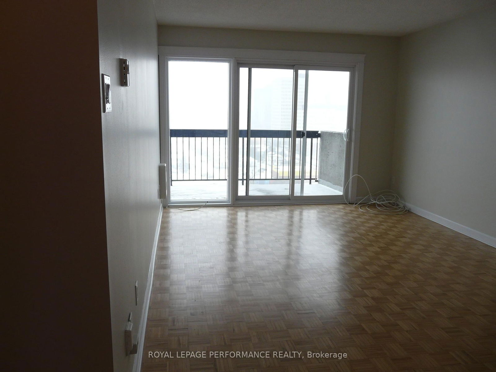 Condo leased at 1103-158B McArthur Avenue, Ottawa, Vanier, K1L 8C9 - MLS: X11886061