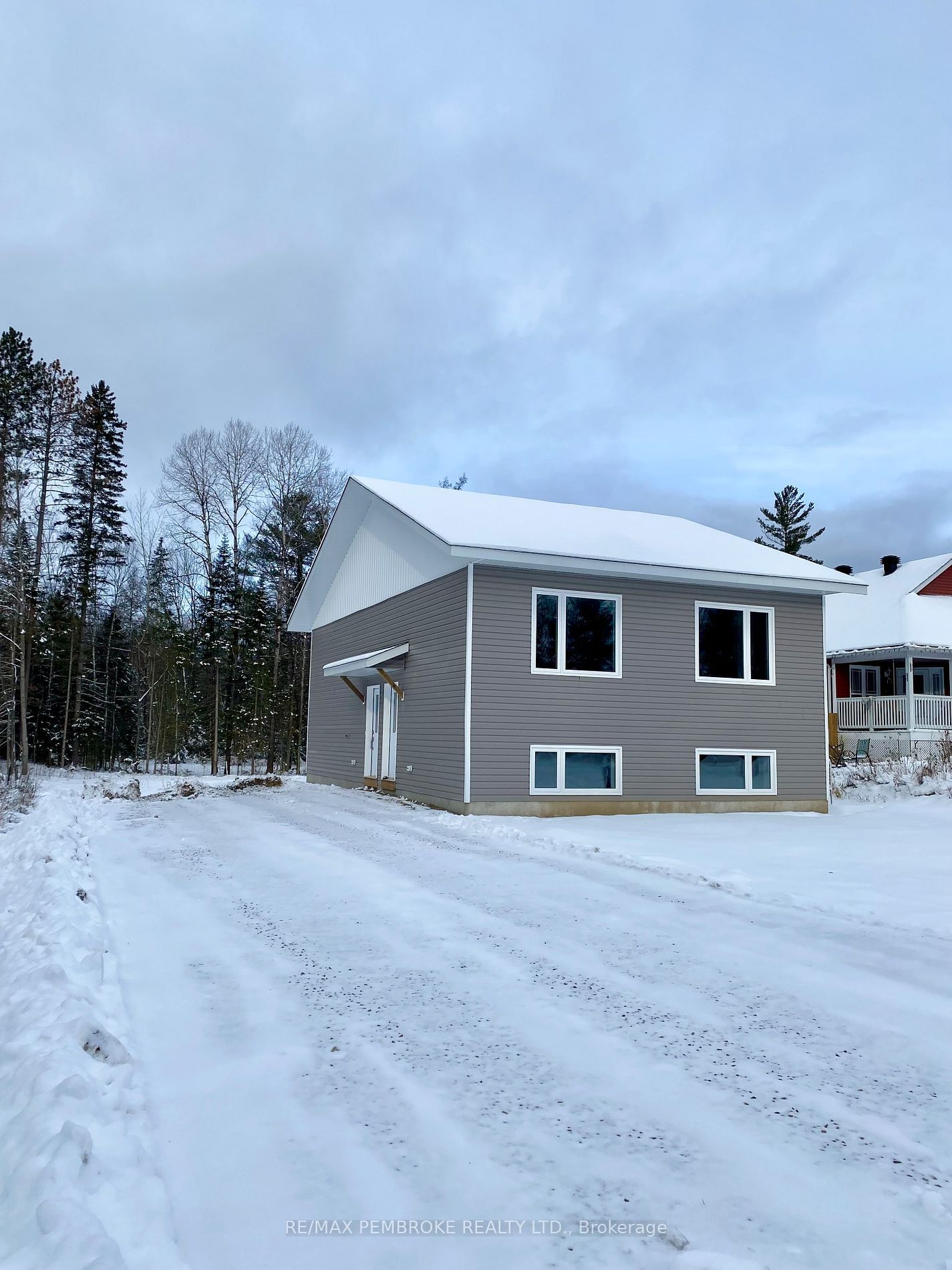 Semi-Detached House leased at A-51 Sydney Street, Laurentian Hills, 511 - Chalk River and Laurentian Hills South, K0J 1J0 - MLS: X11886879