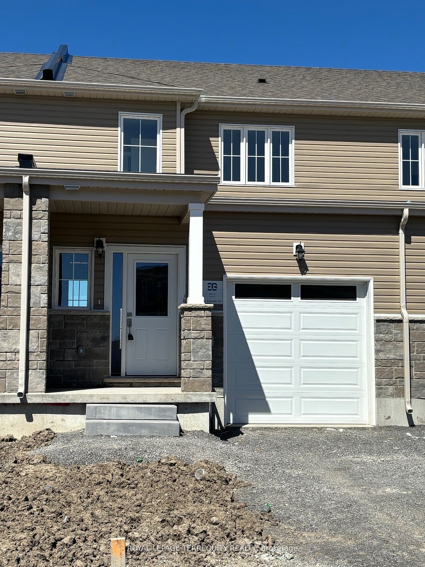 Townhouse leased at 41 Lincoln Drive, Belleville, K8N 0T7 - MLS: X11887050