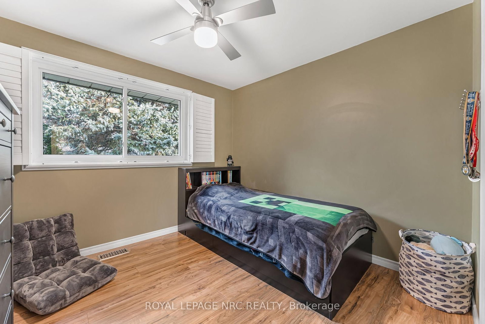 Listing Image 12