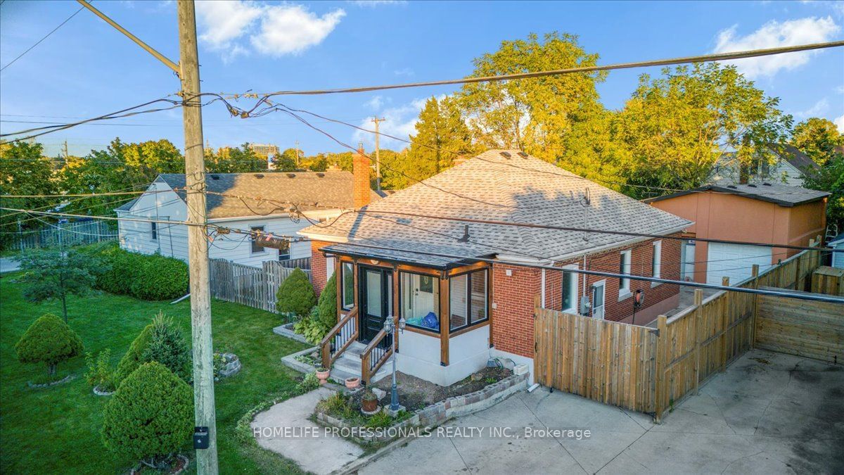 Detached House sold at 118 Second Street, Hamilton, Stoney Creek, L8G 1Z4 - MLS: X11887955