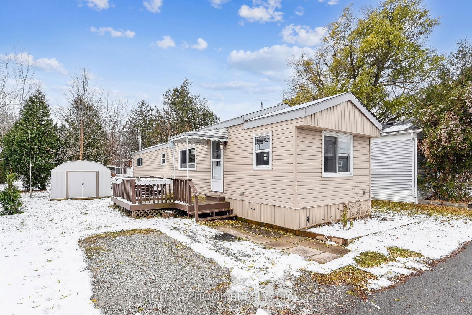 Mobile/Trailer for sale at 4584 Abigail Lane, Lincoln, 982 - Beamsville, L3J 0W1 - MLS: X11888709