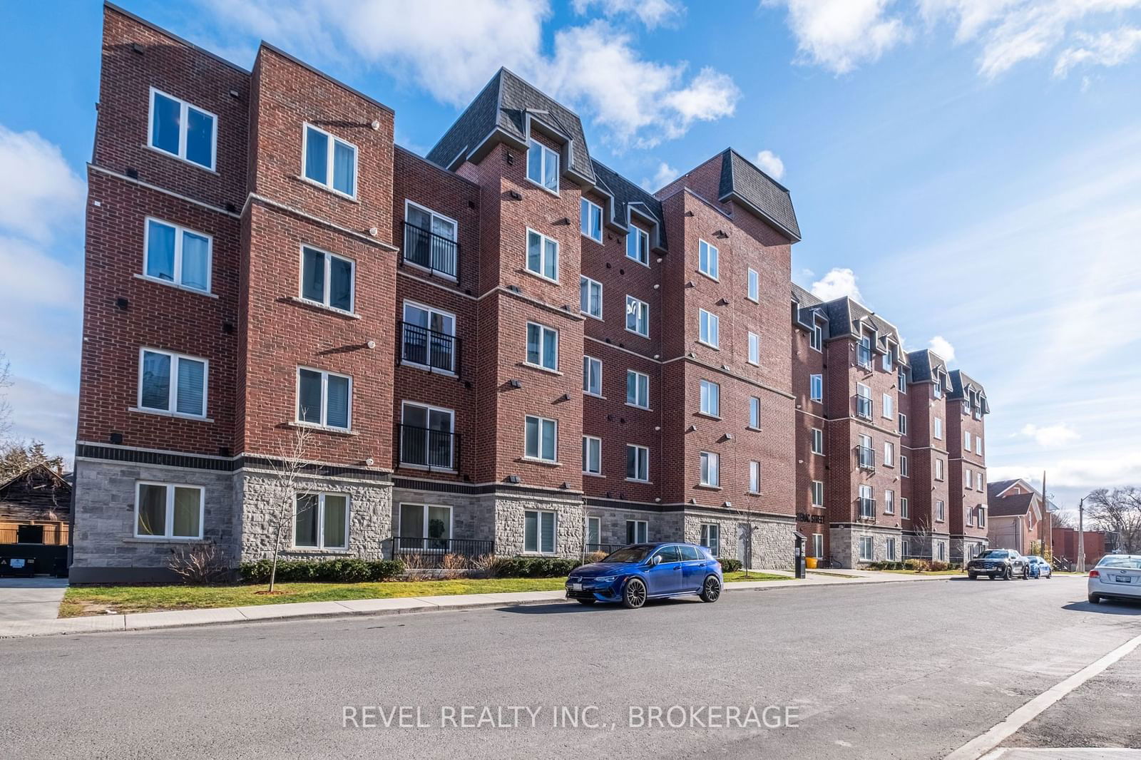 Condo sold at 220-501 Frontenac Street, Kingston, East of Sir John A. Blvd, K7K 4L9 - MLS: X11889202