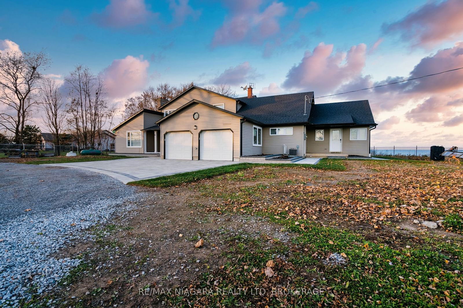 Building at 4845 North Service Road, Lincoln, 981 - Lincoln Lake