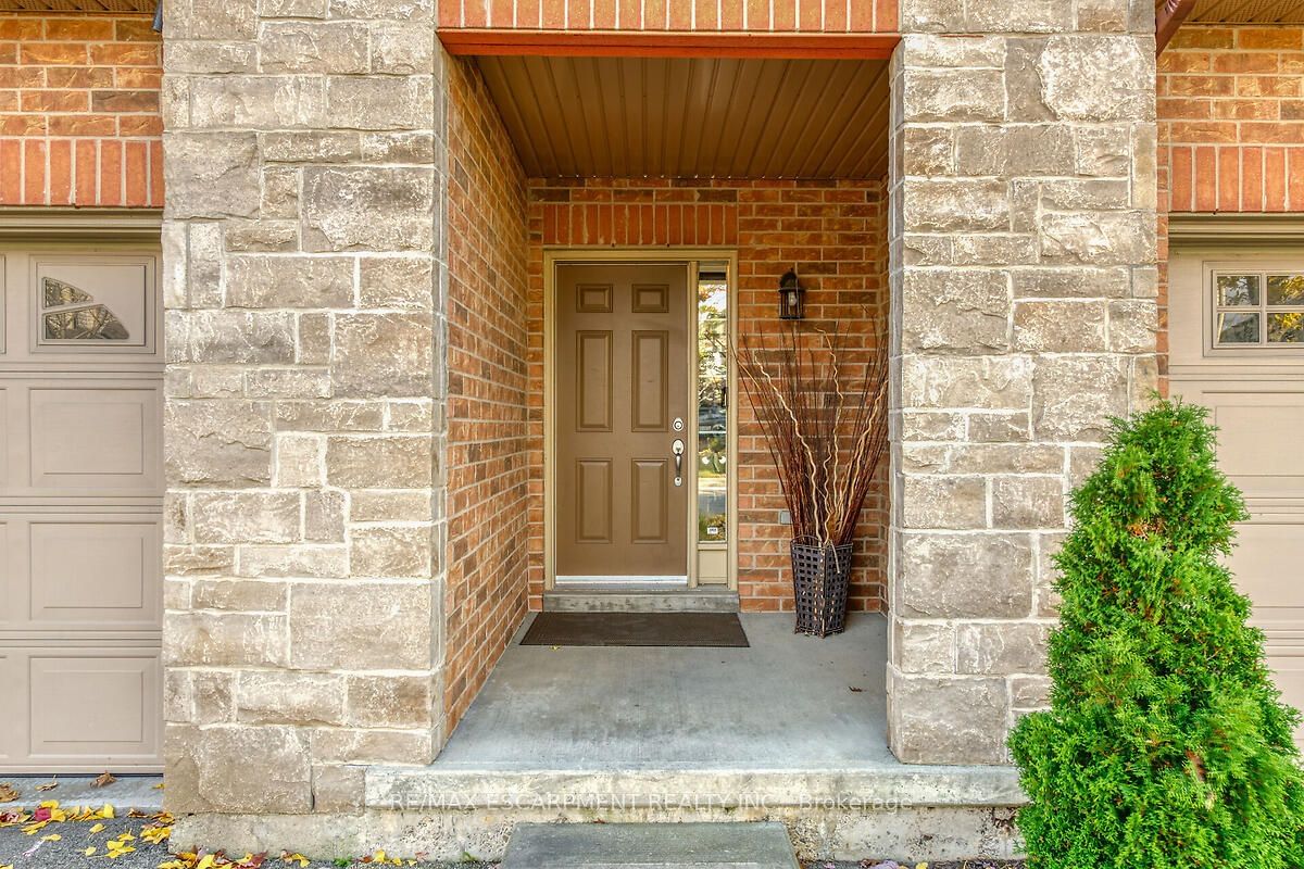 Townhouse sold at 80 MYERS Lane, Hamilton, Ancaster, L9G 0A5 - MLS: X11889327