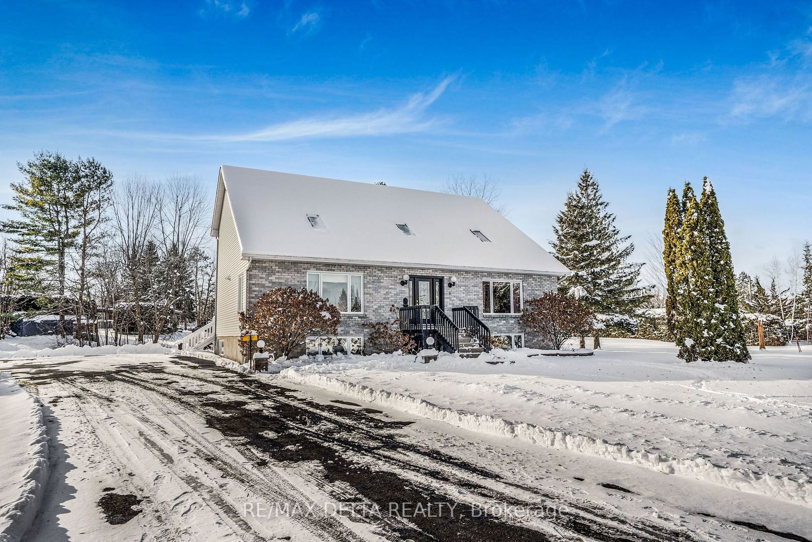 Detached House sold at 9 Landriault Street, Champlain, Champlain Twp, K0B 1K0 - MLS: X11890160