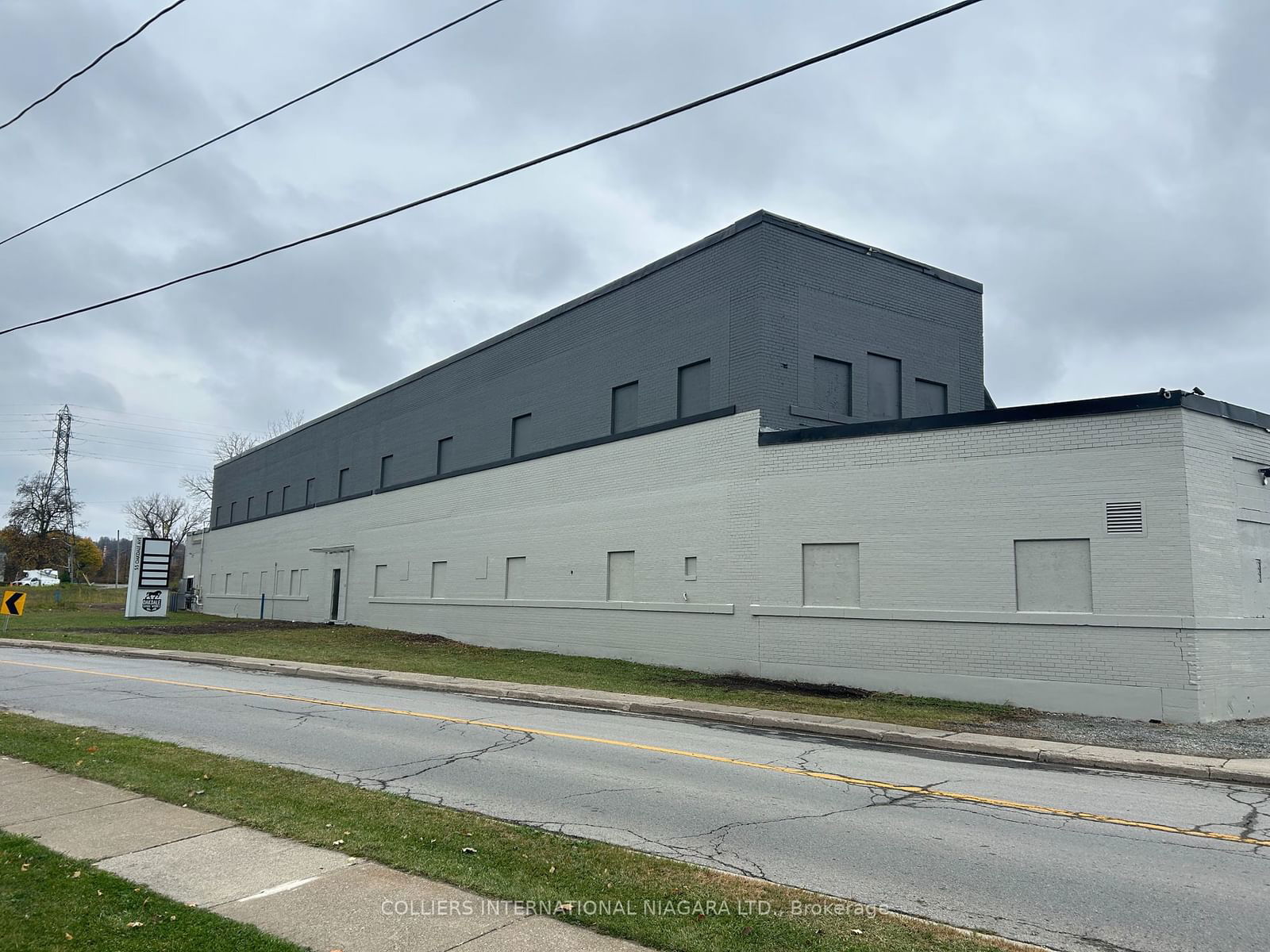 Industrial leased at 2-55 Oakdale Avenue, St. Catharines, 450 - E. Chester, L2P 2L3 - MLS: X11890435