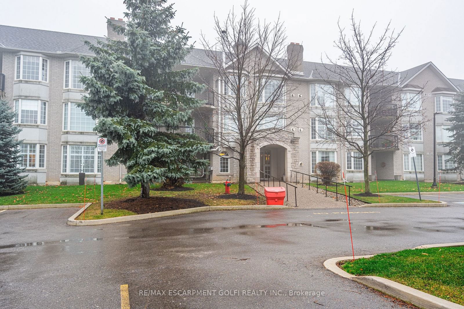 Condo sold at 107-980 Golf Links Road, Hamilton, Ancaster, L9K 1J8 - MLS: X11890611