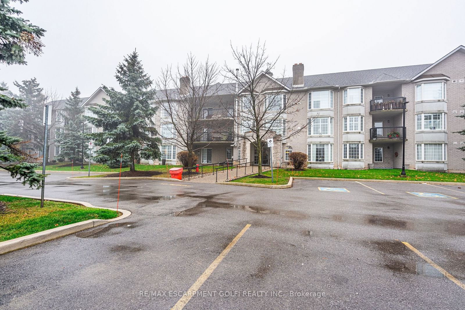 Condo sold at 107-980 Golf Links Road, Hamilton, Ancaster, L9K 1J8 - MLS: X11890611