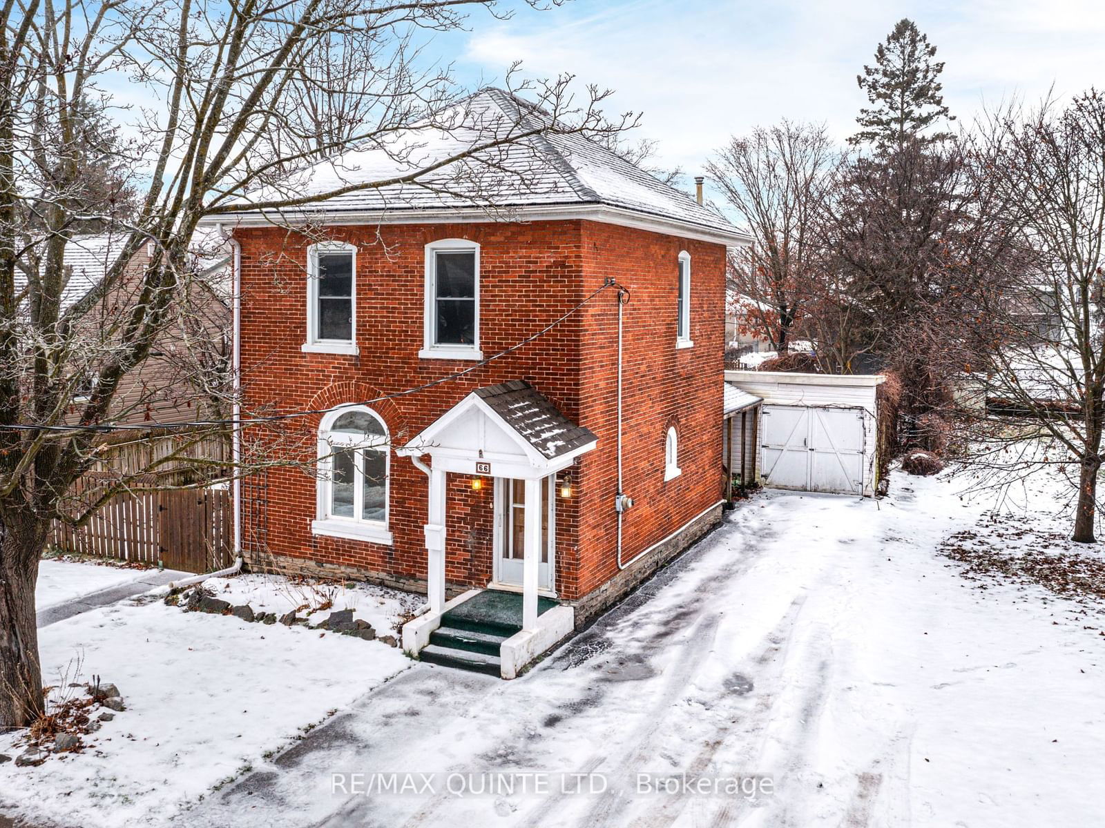 Detached House sold at 66 Dunbar Street, Belleville, K8P 3R8 - MLS: X11890764