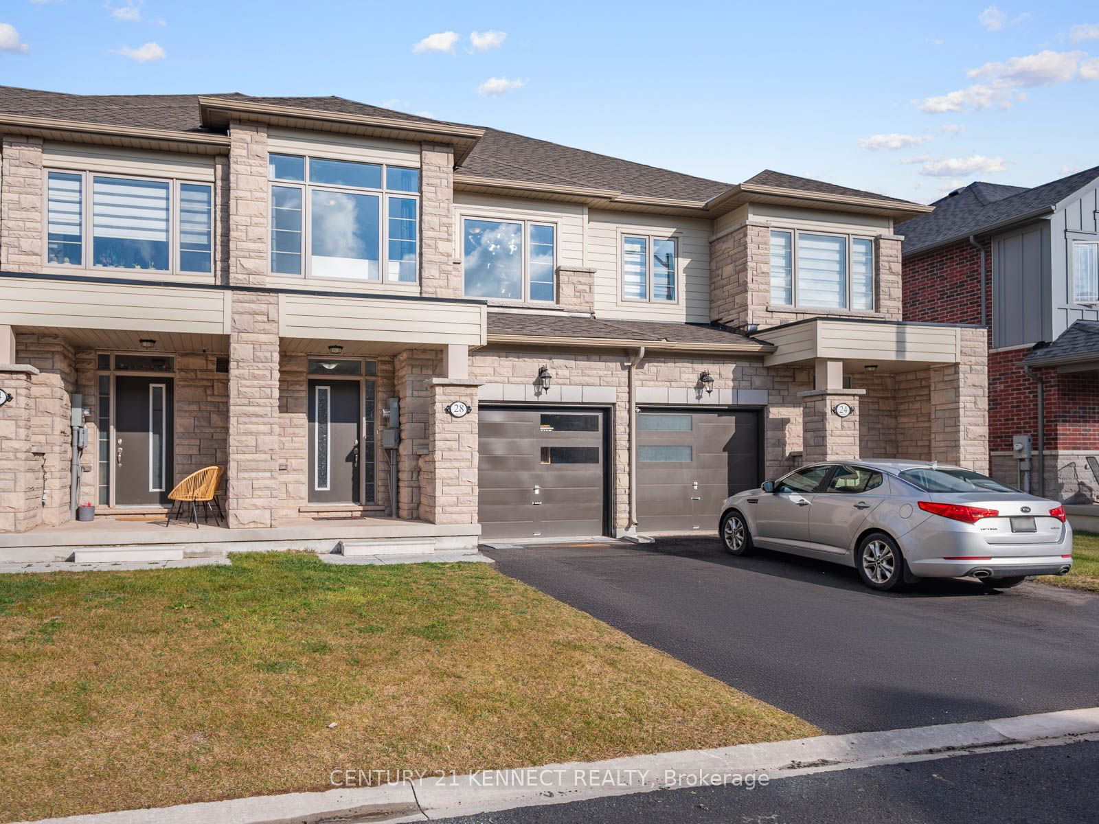 Townhouse sold at 28 Admiral Road, Welland, L3B 0H3 - MLS: X11891308