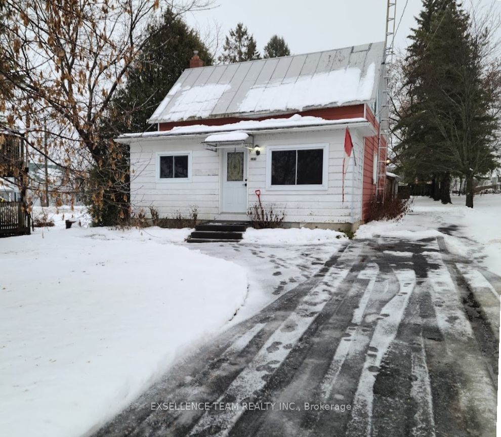 Building at 104 Lochiel Street, North Glengarry, 719 - Alexandria