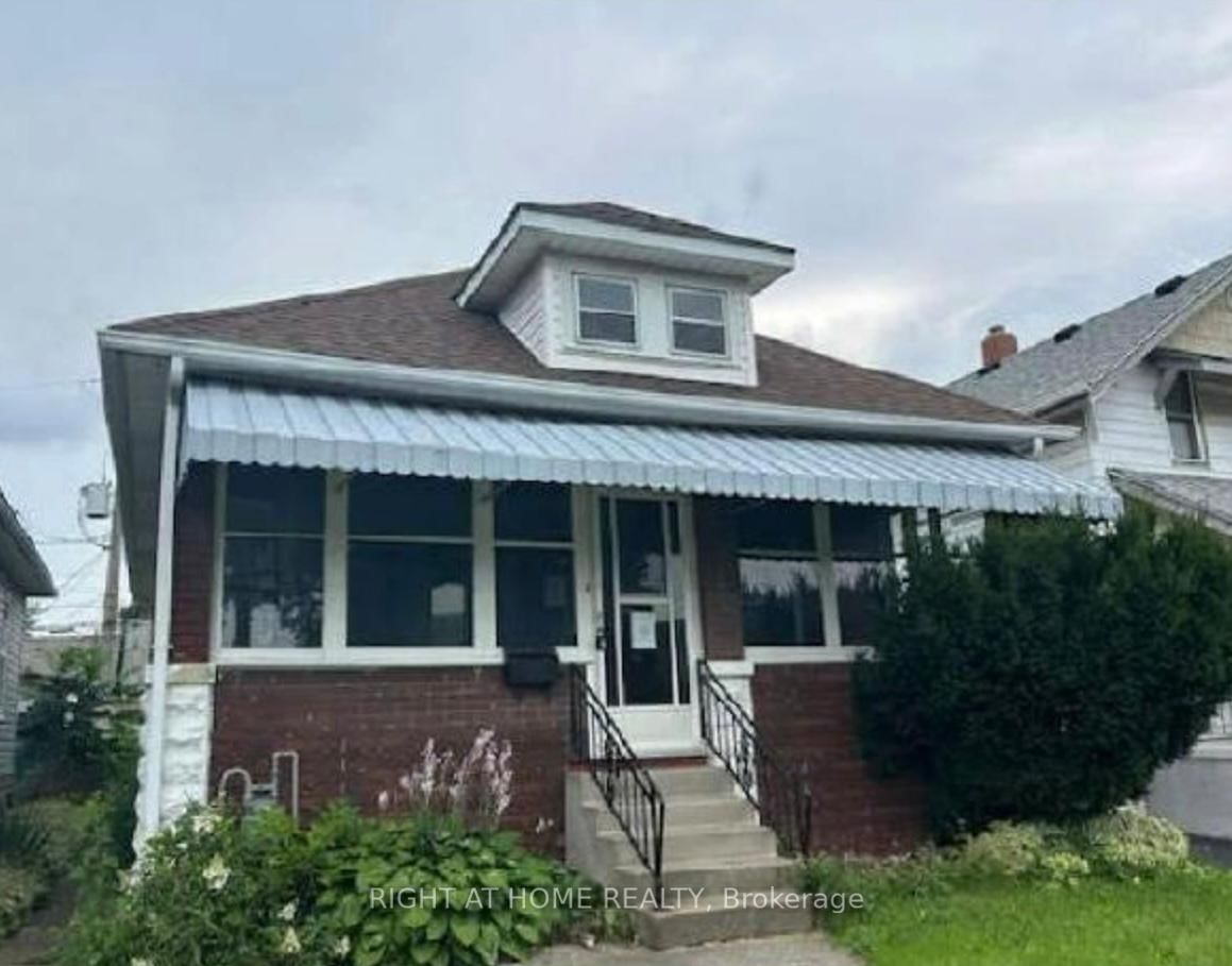 Detached House sold at 1463 Goyeau Street, Windsor, N8X 3L2 - MLS: X11891343