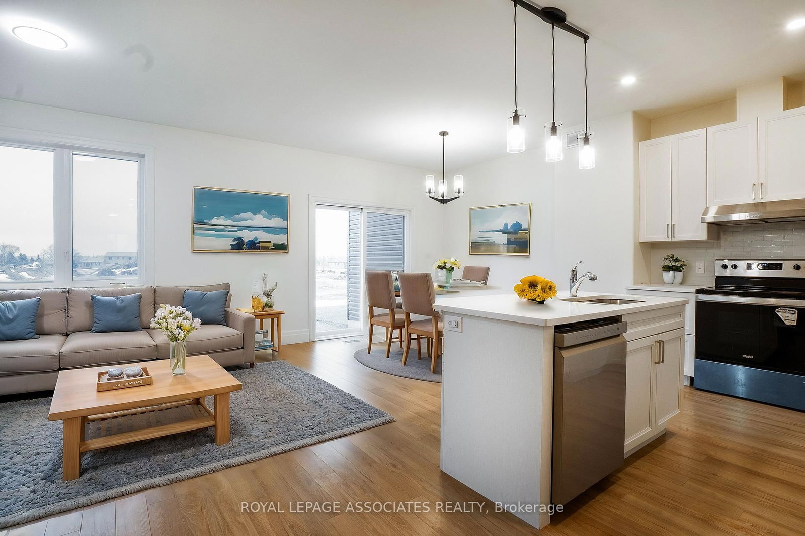 Listing Image 10
