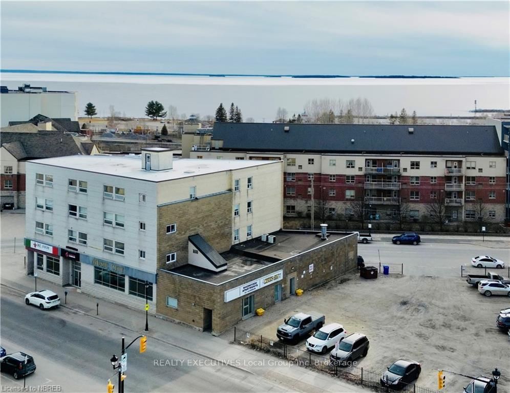 Building at 221 ALGONQUIN Avenue, North Bay, Central