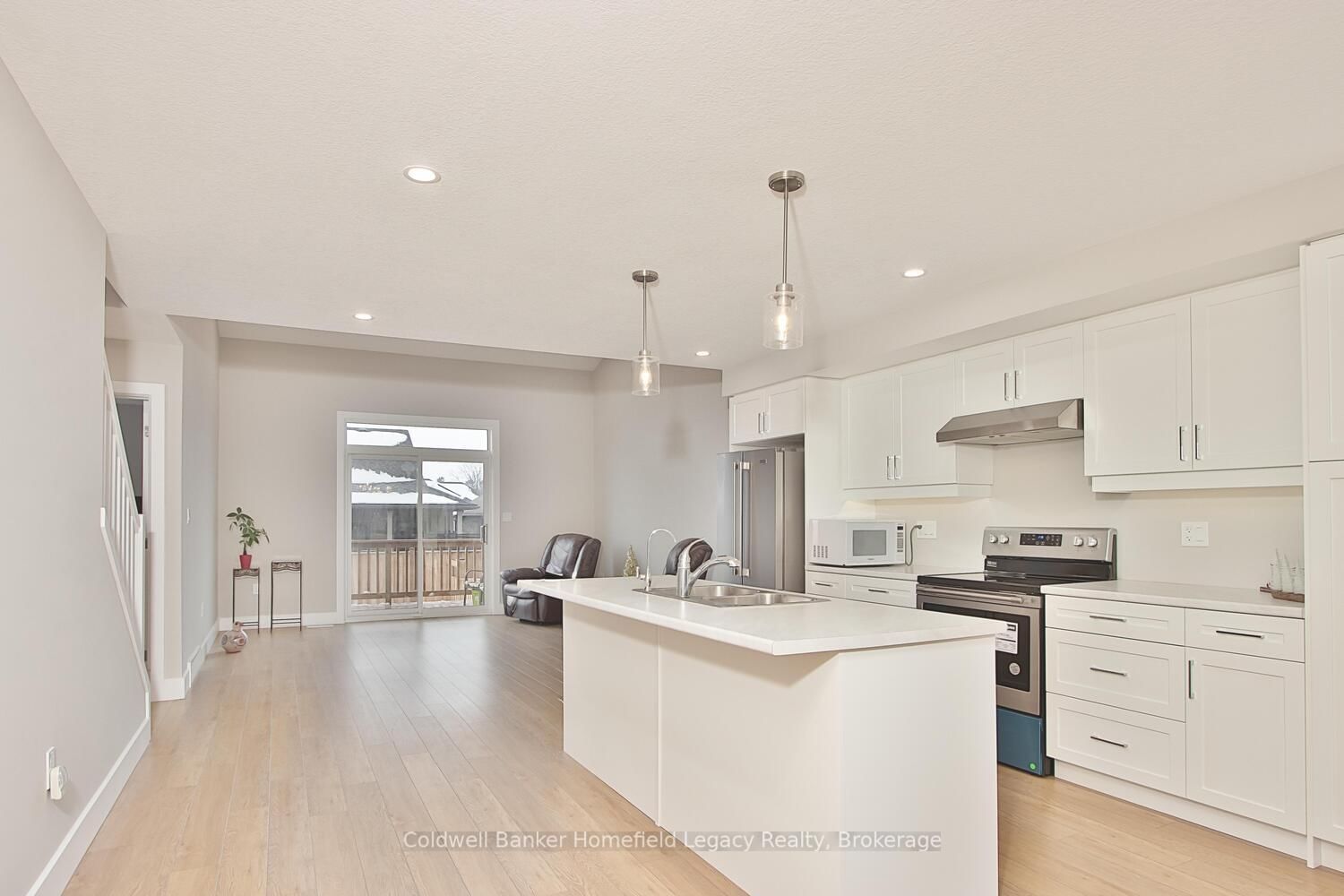 Listing Image 12