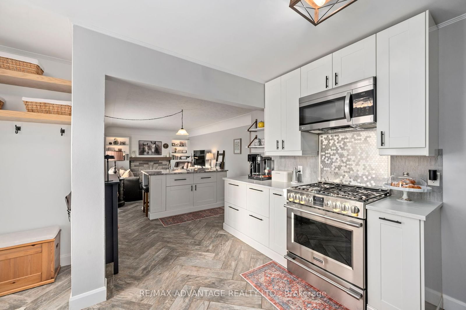 Listing Image 10