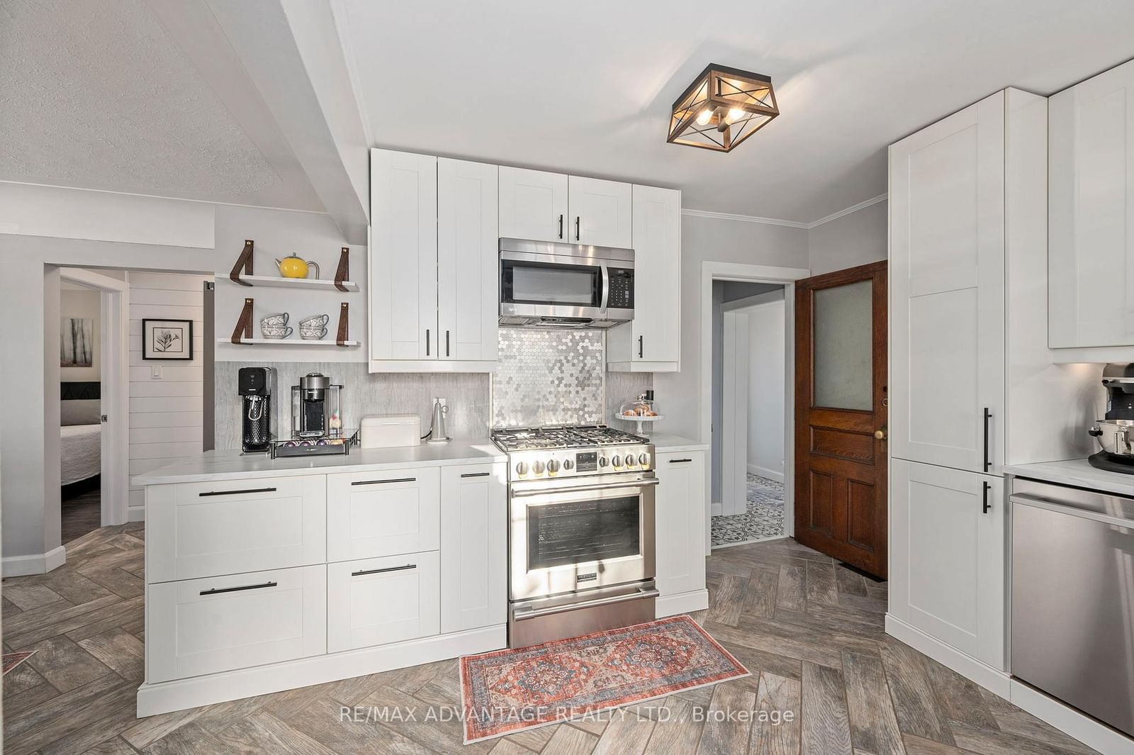 Listing Image 11