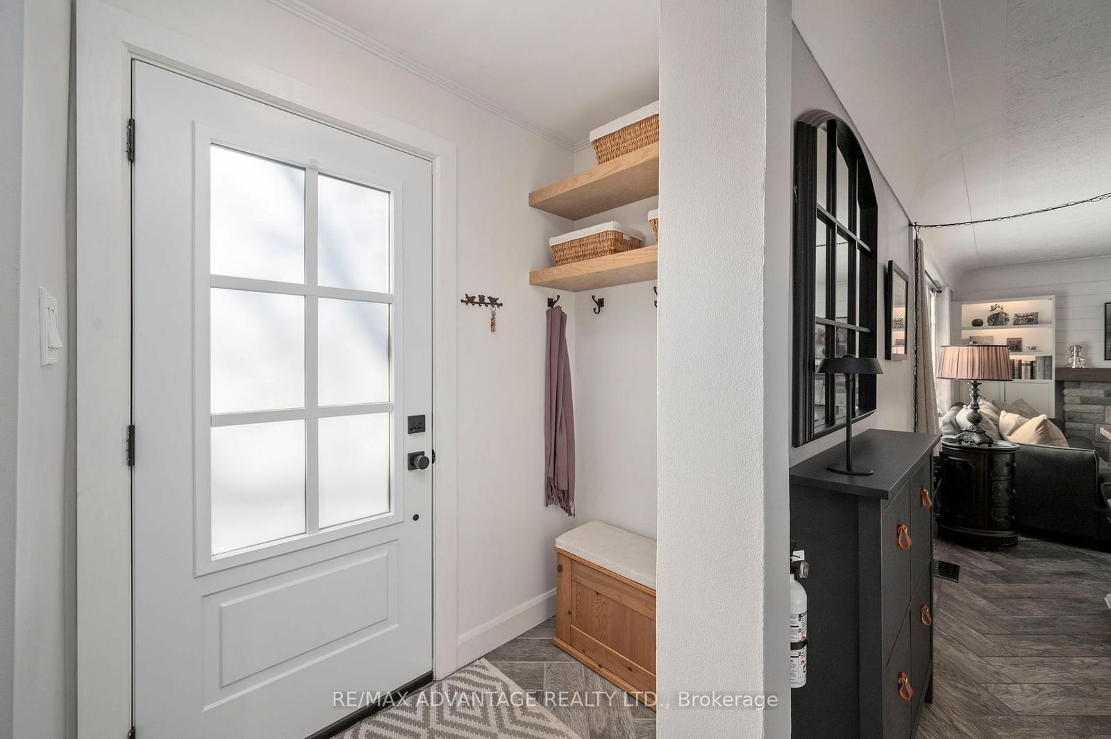 Listing Image 5