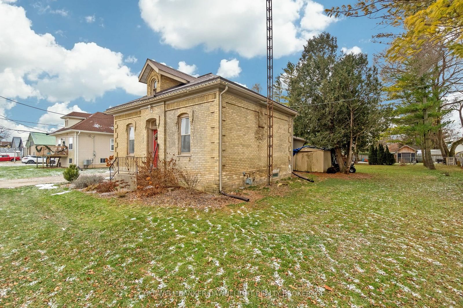 Listing photo 2