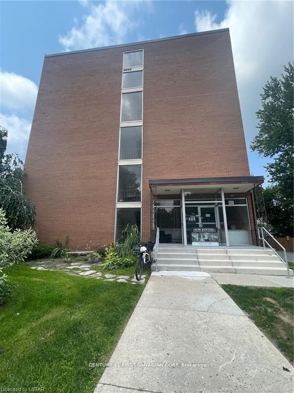 home for lease on 606-227 Cathcart Street