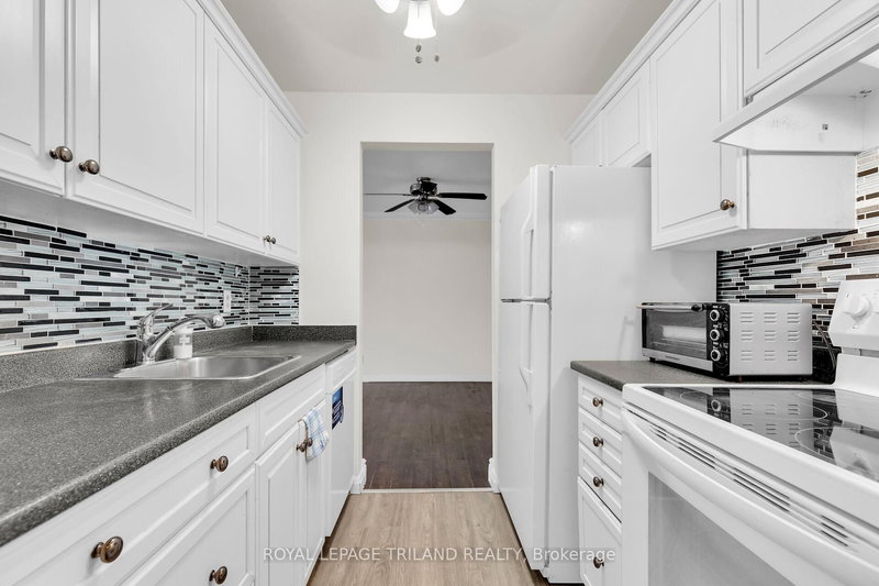 210 - 737 Deveron Cres, London South, N5Z 4X9 | Image 2