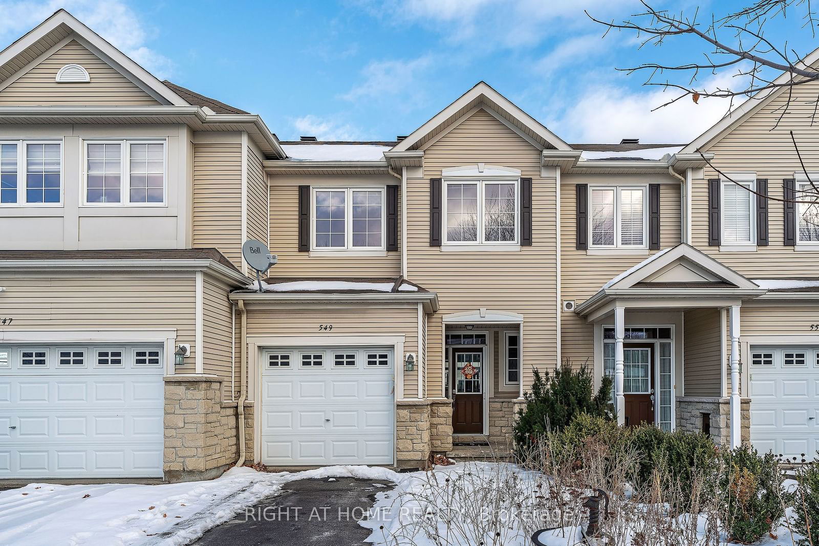 Townhouse leased at 549 Ashbourne Crescent, Barrhaven, 7708 - Barrhaven - Stonebridge, K2J 0P6 - MLS: X11892850